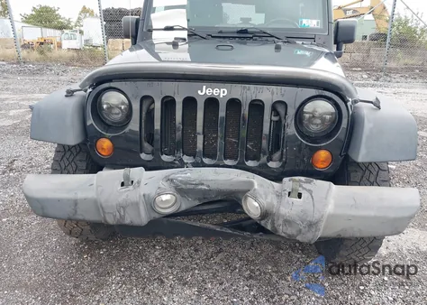 2010 Jeep Wrangler Unlimited Sport z USA, uszkodzony, nr VIN 1J4BA3H12AL102415